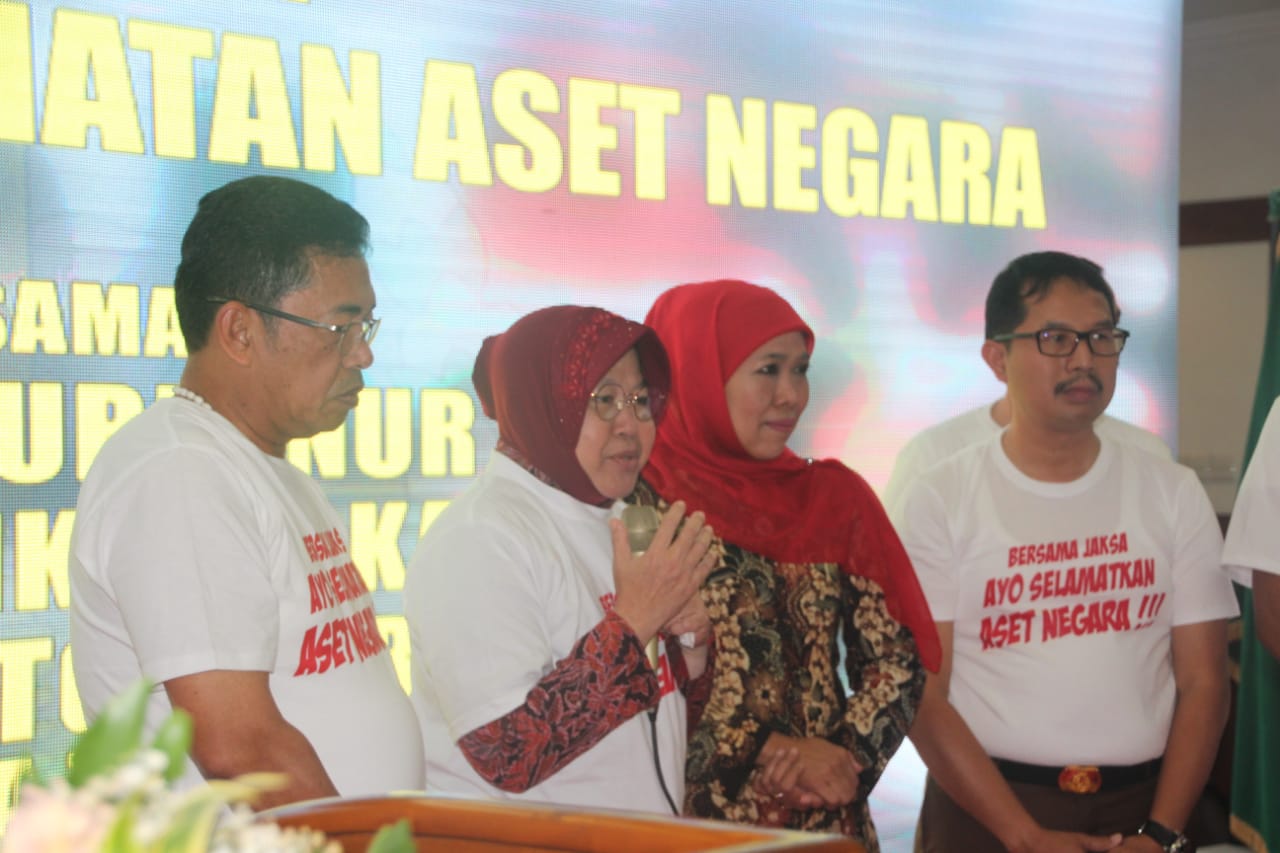 Wali Kota Surabaya Tri Rismaharini saat memberi sambuta usai penyerahan aset YKP dari Kejati kepada Pemkot Surabaya. (Foto: Faiq/ngopibareng.id)