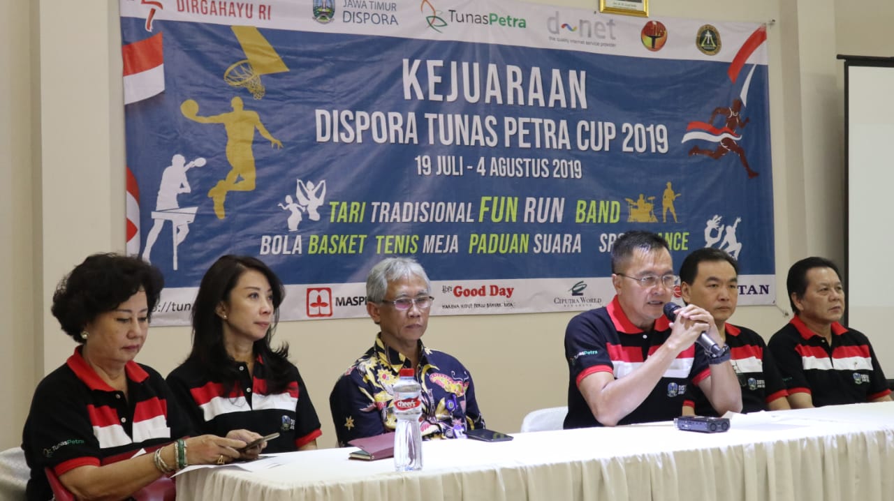 Kadispora Supratomo, memberikan keterangan pers Dispora Tunas Petra Cup, di Surabaya, Kamis 18 Juli 2019 (Foto: istimewa)19)