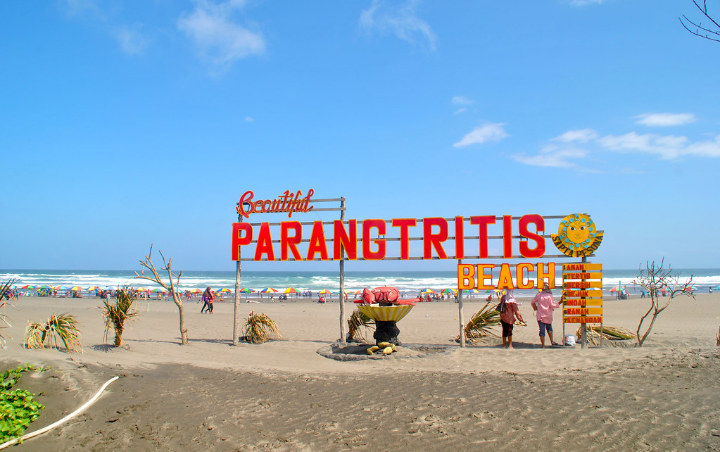 Pantai Parangtritis, Jawa Tengah.