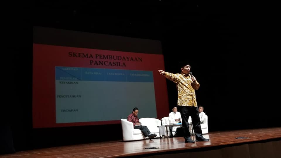 Yudi Latif, Kepala Badan Peminaan Ideologi Pancasila 2018, saat menyampaikan paparannya. (Foto: ist/ngopibareng.id)