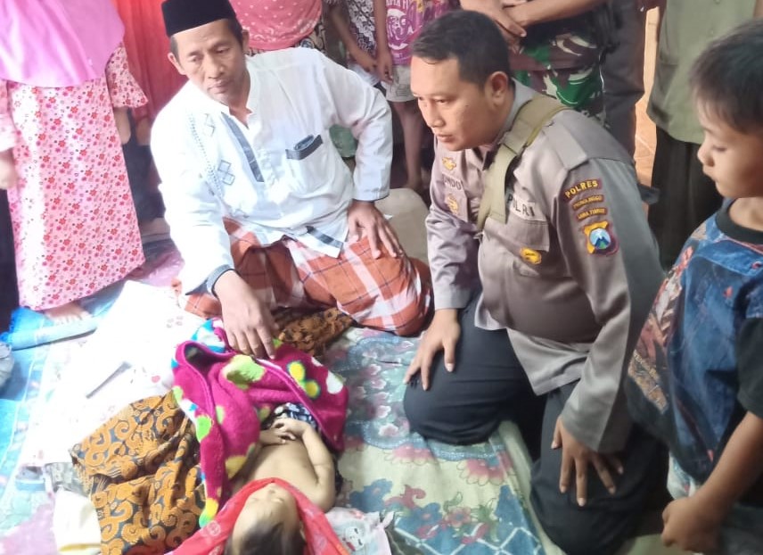 JENAZAH Faranisa Diah Rahmadani (13 bulan), warga Desa Jambangan, Kecamatan Besuk, Kabupaten Probolinggo. (Foto: Istimewa/ngopibareng.id)