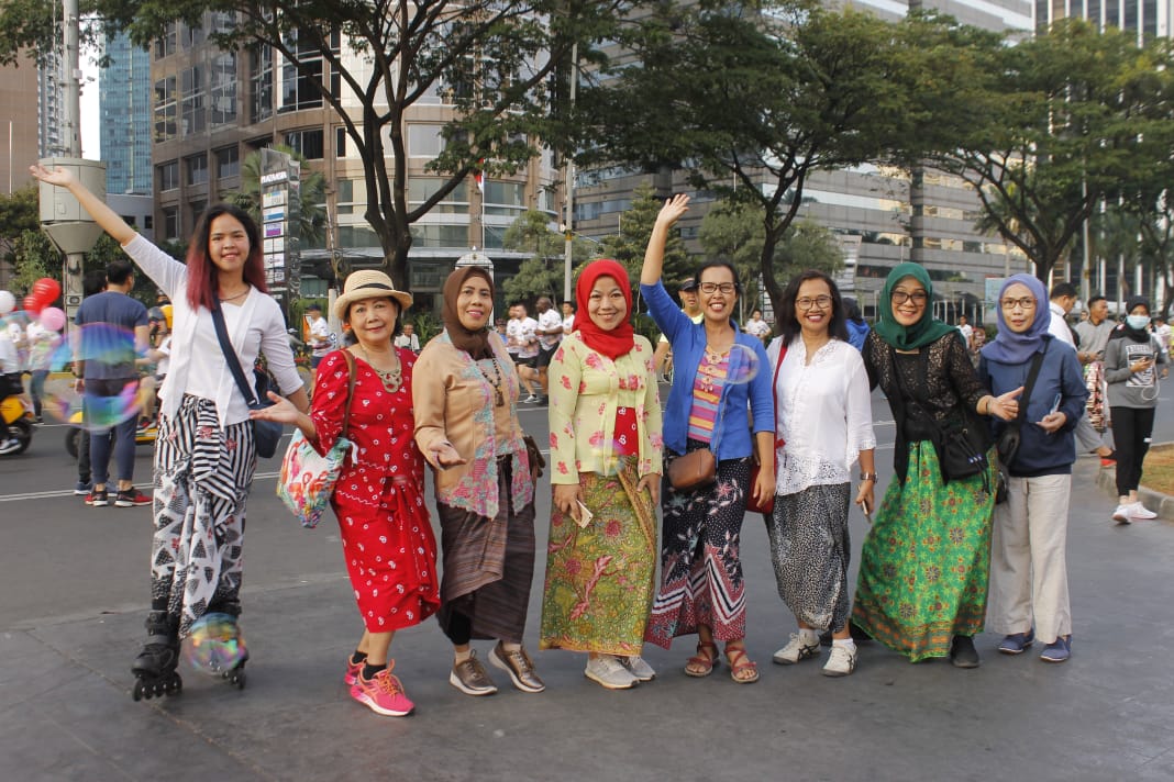 Komunitas Perempuan Berkebaya Indonesia (KPBI) mengkampanyekan gerakan berkebaya. (Foto: Asmanu/ngopibareng.id)