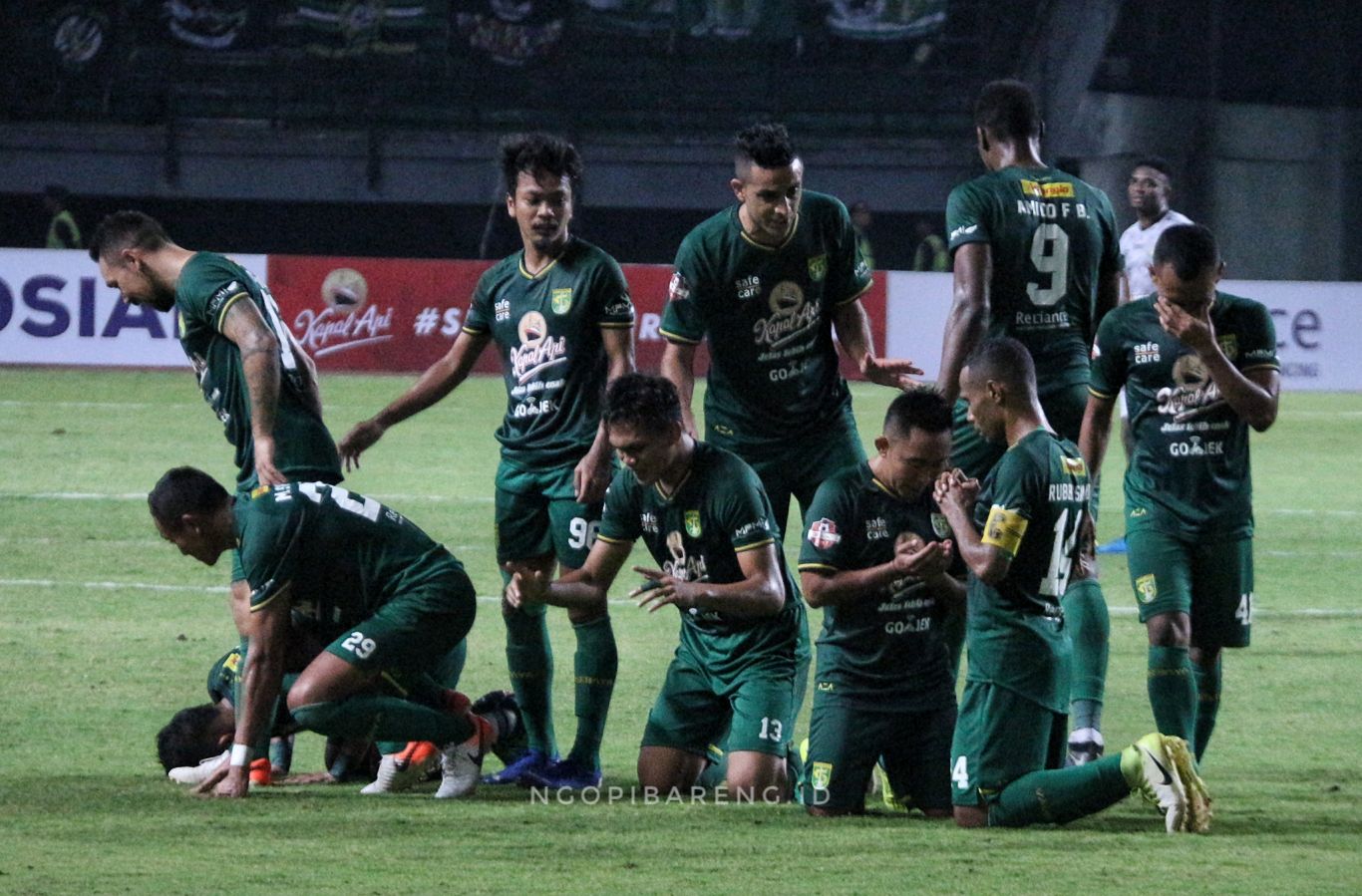Selebrasi gol Rahmat Irianto ke gawang Tira Persikabo. (Foto: Haris/ngopibareng.id)