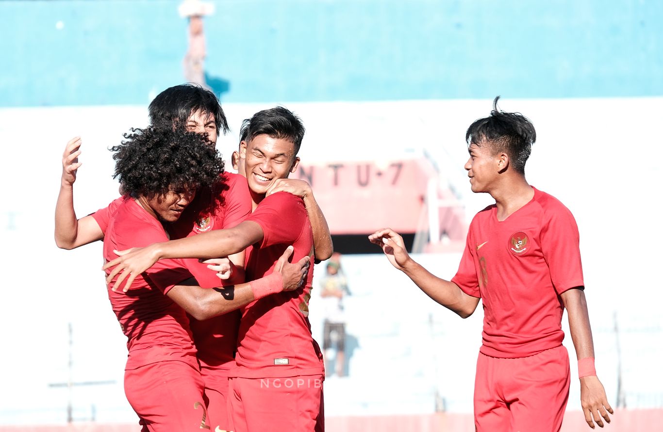Selebrasi pemain Timnas Indonesia U-19 usai mengalahkan Persekabpas Pasuruan 4-0. (Foto: Haris/ngopibareng.id)
