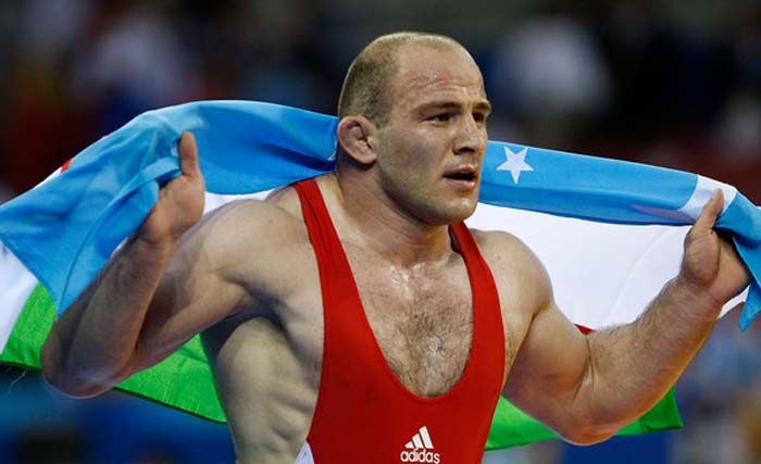 Pegulat gaya bebas asal Uzbekistan Artur Taymazov saat memenangkan pertandingan pada Olimpiade 2012 di London.  (Foto:Reuters)
