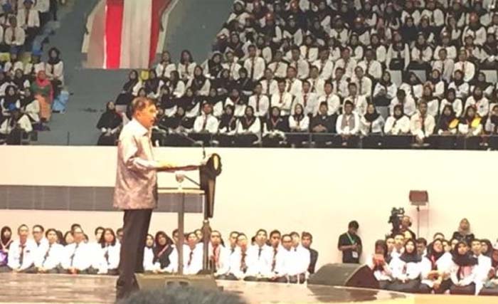 Wapres Jusuf Kalla memberikan kuliah umum Presidential Lecture kepada CPNS di Istora Senayan Jakarta, Rabu. (Foto:Antara)