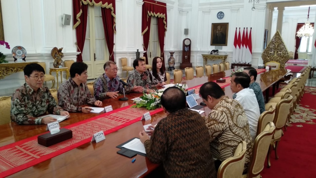 Pertemuan delegasi Yundai Motor Group dengan Presiden Jokowi di Istana Merdeka  Kamis 25 Juli 2019. (Foto: BPM Setpres)