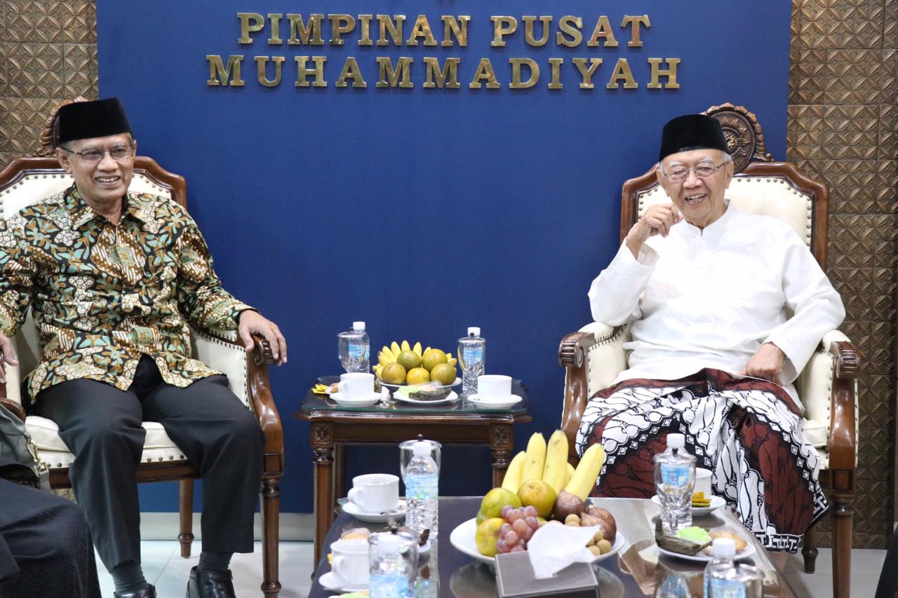 Ketua Umum Pimpinan Pusat Muhammadiyah, Haedar Nashir dan KH Salahuddin Wahid, Pengasuh Pesantren Tebuireng Jombang. (Foto: ist/ngopibareng.id)