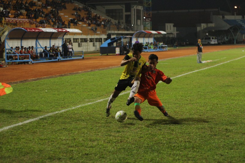PSM Madiun harus puas berbagi angka 2-2 dengan Persibo Bojonegoro. (Foto: Haris/ngopibareng.id)