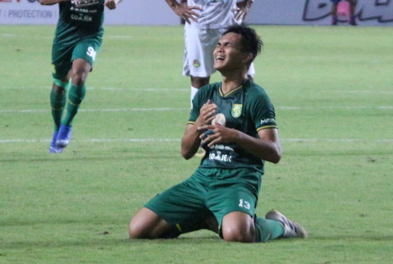 Rachmat Irianto usai mencetak gol ke gawang Tira Persikabo. (Foto: Haris/ngopibareng.id)