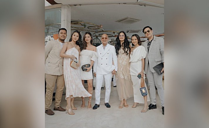 Artis sekaligus pragawati senior Donna Harun menggelar pesta pernikahan ketiganya di Bali. (Foto: Instagram @jejesoekarno)
