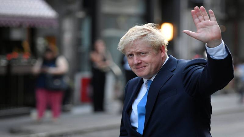 PM Inggris Boris Johnson di depan publik di London. (Foto: bbc)