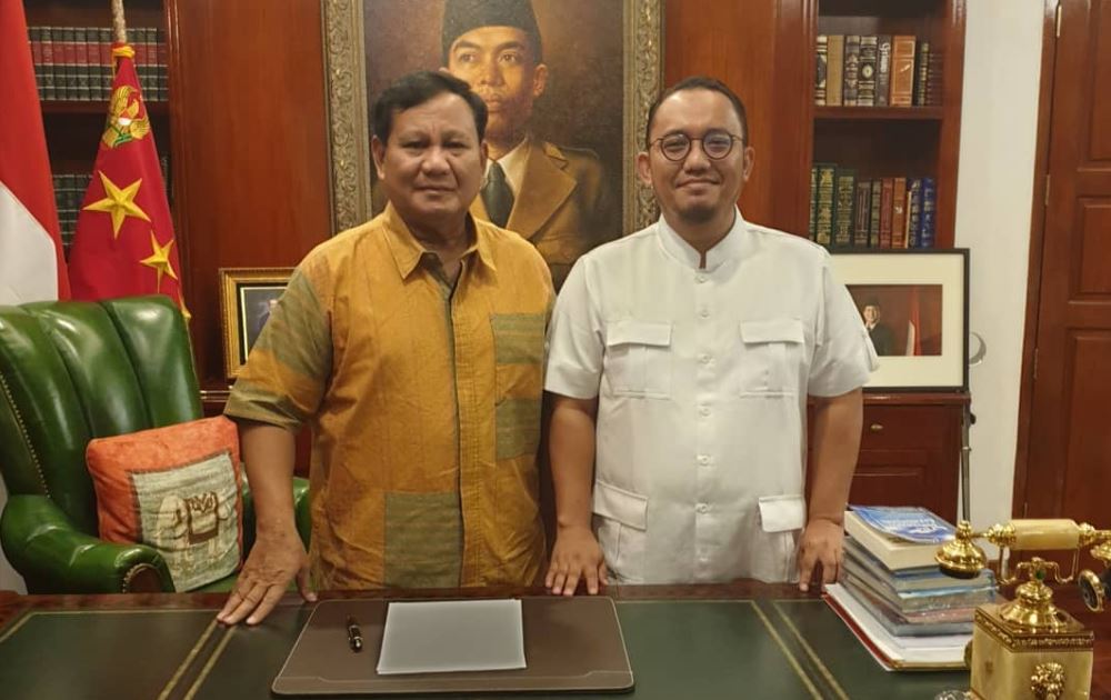 Dahnil Anzar Simanjuntak bersama Ketua Umum sekaligus Ketua Dewan Pembina Gerindra Prabowo Subianto. (Foto: Twitter @Dahnilanzar)