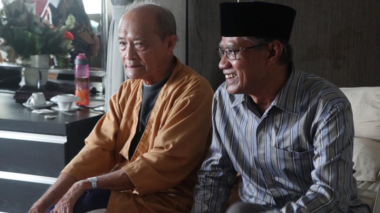 Haedar Nashir (kanan) dan seniornya, Ahmad Syafii Maarif (kiri), sesama pemimpin Muhammadiyah. (Foto: md for ngopibareng.id)