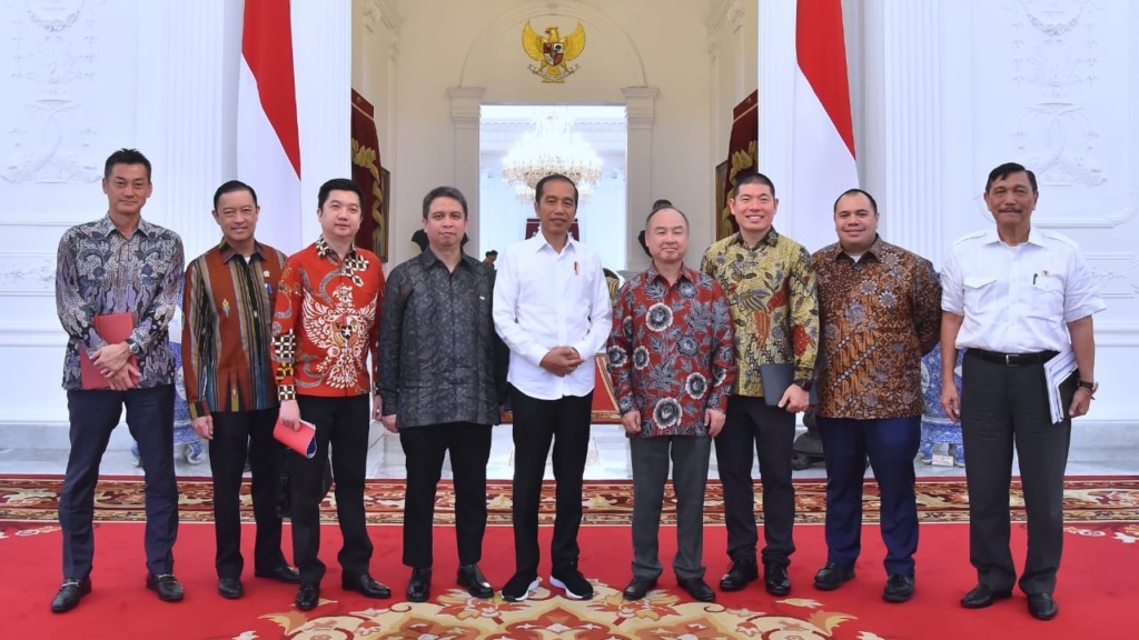CEO of SoftBank Group saat bertemu Presiden Jokowi di Istana Merdeka, Senin 29 Juli 2019. (Foto: BPMI Setpres)