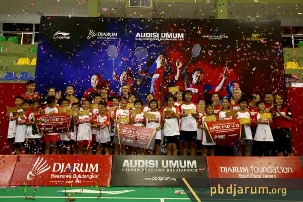 Para pemegang Super Tiket AUDB 2019 hasil audisi Bandung yang berhak lolos ke Final di Kudus. (Foto: www.pbdjarum.org)