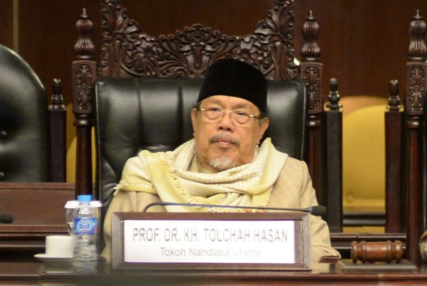 Prof Dr KH Muhammad Tolchah Hasan, saat memberi tausiyah kepada umat. (Foto: dok/ngopibareng.id)