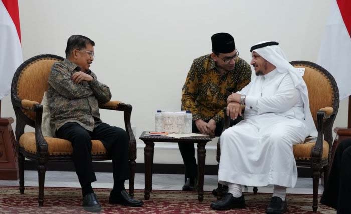 Wapres Jusuf Kalla saat menerima Pimpinan Yayasan, Abdullah Nassir di Kantor Wapres, kemarin. (Foto:Antara)