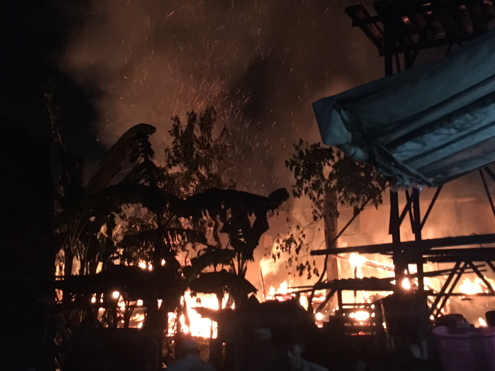 Kebakaran Pabrik Tahu Sumedang di Sidoarjo. (Foto: ist/twitter @auzty)