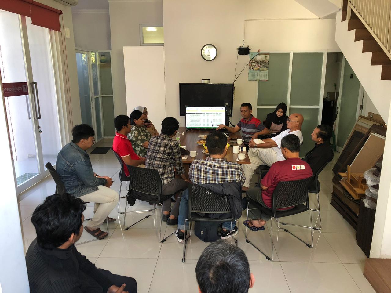 Rapat redaksi dan koordinasi di Surabaya. (Foto: arif afandi/ngopibareng.id)