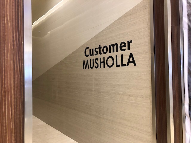 Signed Customer Musholla di Galaxy Mall Surabaya yang baru. (Foto-foto arif afandi/ngopibareng.id)