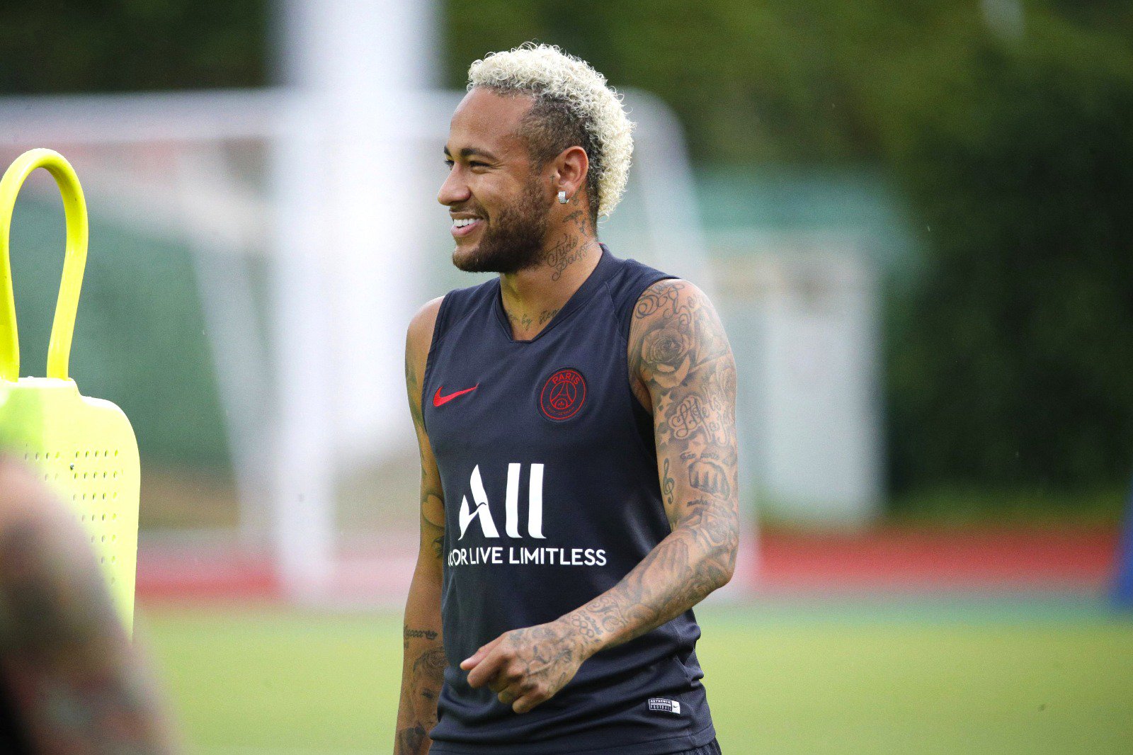 Neymar berpotensi kembali ke Camp Nou dengan status pinjaman. (Foto: Twitter/@