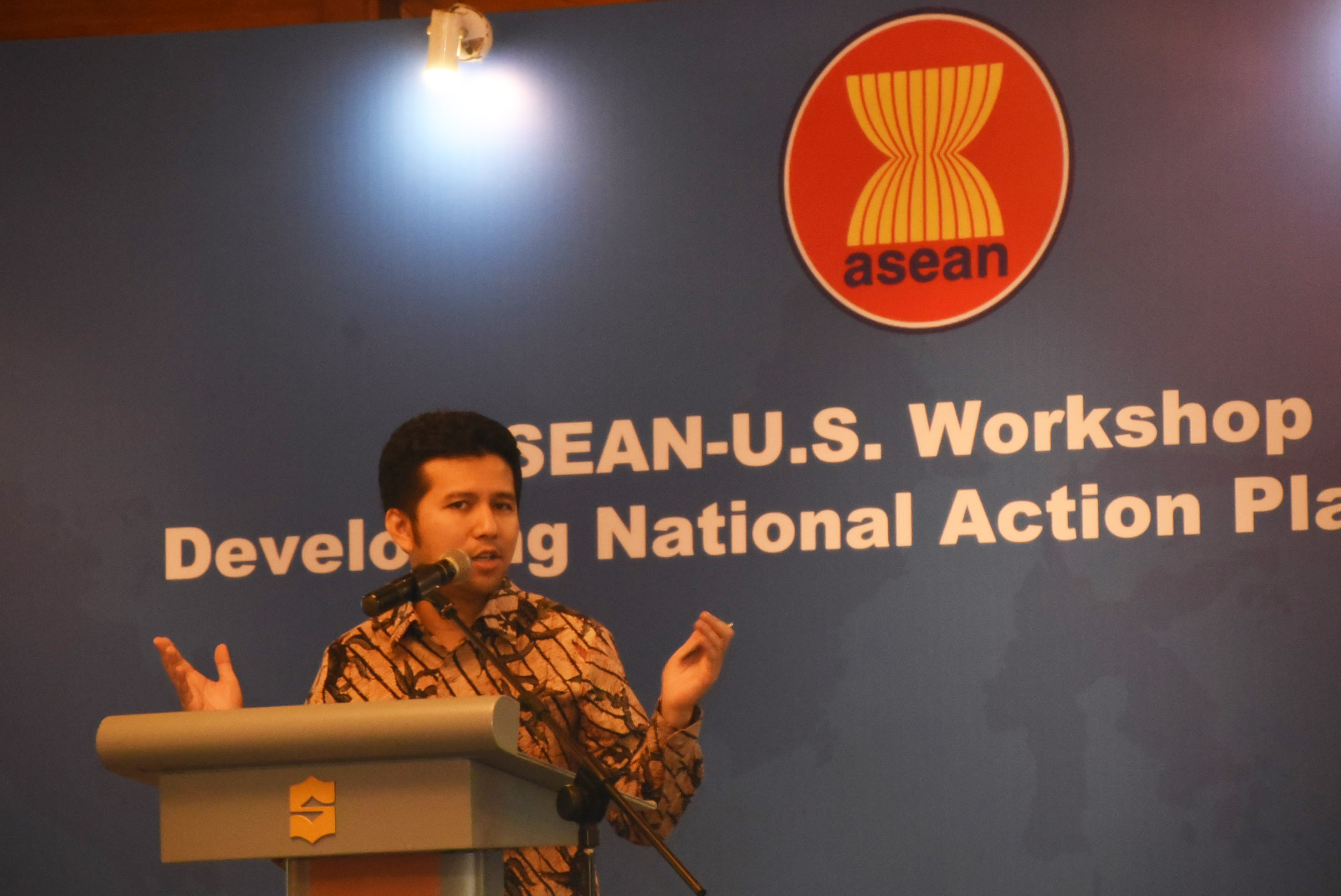 Wakil Gubernur Jatim Emil Dardak saat menghadiri acara Countering Violent Etxtremism (CVE) di Surabaya. (Foto: Istimewa)