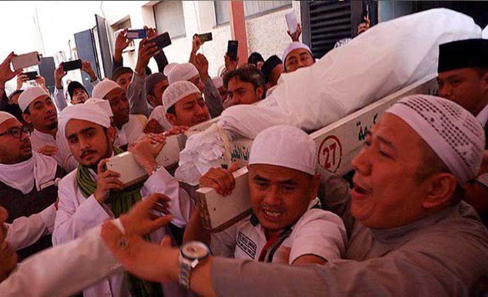 Jenazah KH Maimoen Zubair hendak dimakamkan ke Al-Ma'la, Mekkah, hari Selasa siang. (Foto:Merdeka) A-