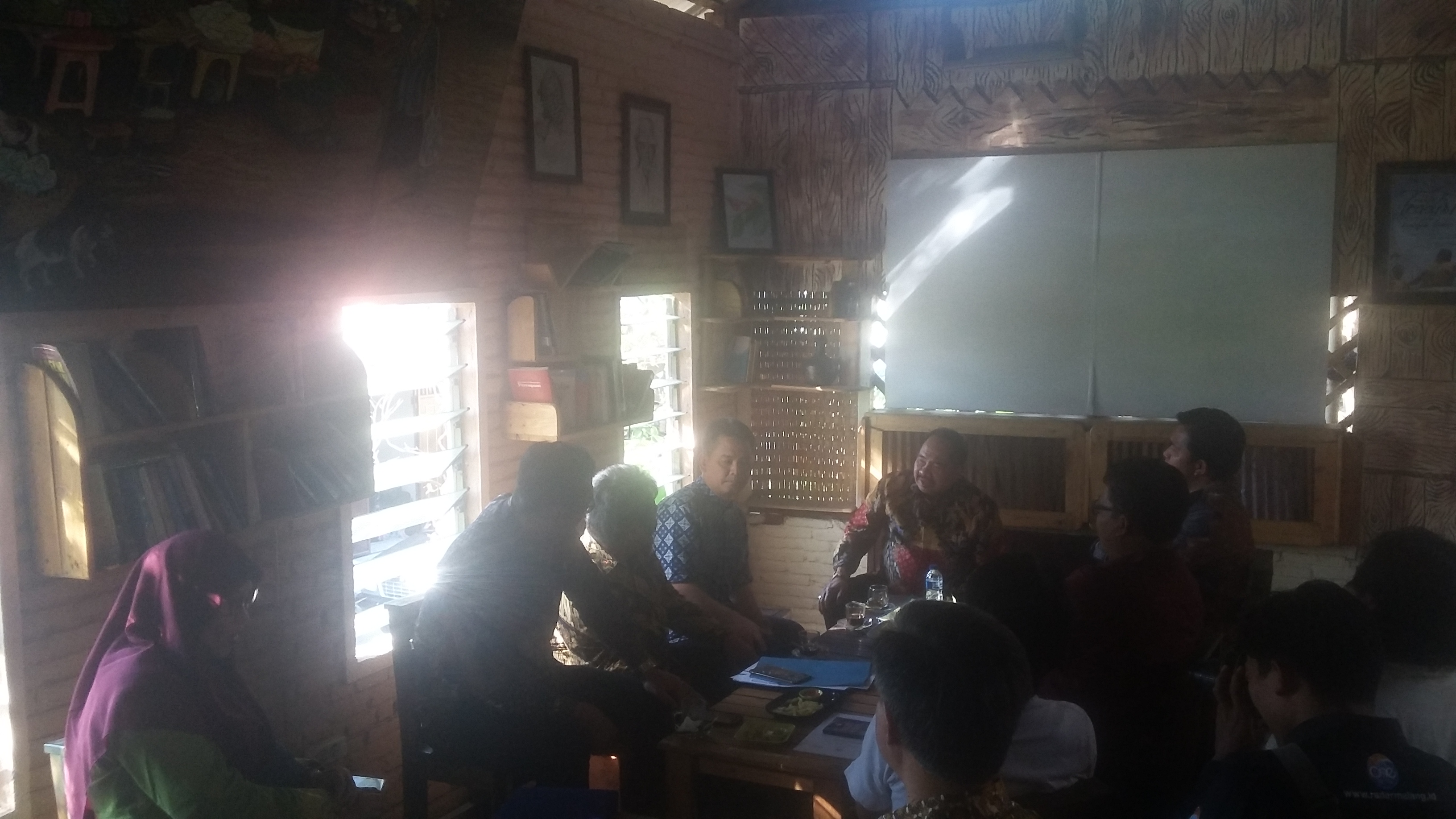 Diskusi dengan pemateri Kepala PPATK RI, Ki Agus Ahmad Badaruddin di Wisma Kalimetro, pada Rabu 7 Agustus 2019 (Theo/Ngopibareng.id)