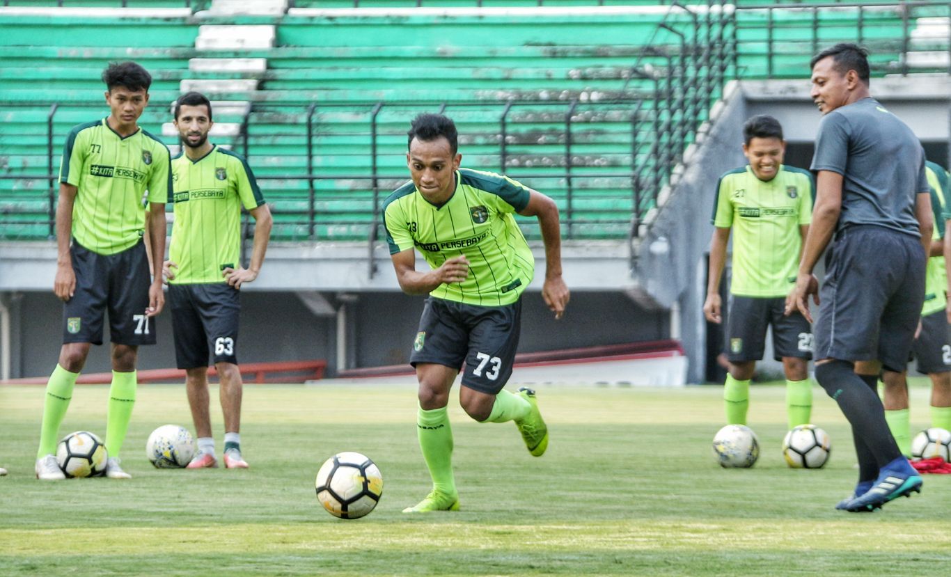 Winger Persebaya, Irfan Jaya saat berlatih di Stadion Gelora Bung Tomo, Surabaya, Kamis 8 Agustus 2019. (Foto: Haris/ngopibareng.id)