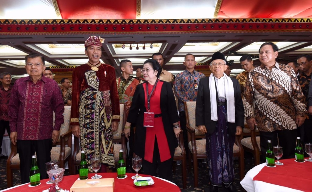 Presiden Jokowi dan Wakil Presiden Jusuf Kalla didampingi Ketua Umum PDIP Megawati (tengah), Wakil Presiden terpilih KH Ma'ruf Amin, dan Ketua Umum Partai Gerindra Prabowo Subianto hadiri kongres PDIP V di Bali, Kamis, 8 Agustus 2019. (Foto: BPMI Setpres)