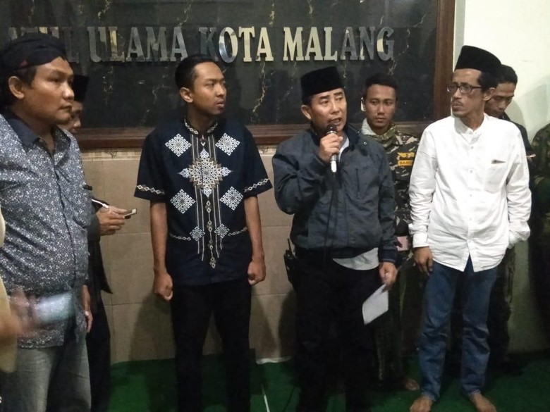 Fulvian Daffa Umarela Wafi bersama aktivis GP Ansor di PCNU Kota Malang. (Foto: Barlian/PC GP Ansor Mlg)
