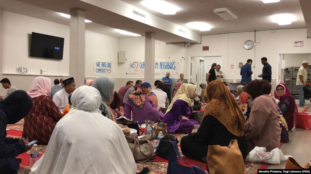 Suasana komunitas Muslim asal Indonesia di negara bagian Maryland, AS. (Foto: voa)