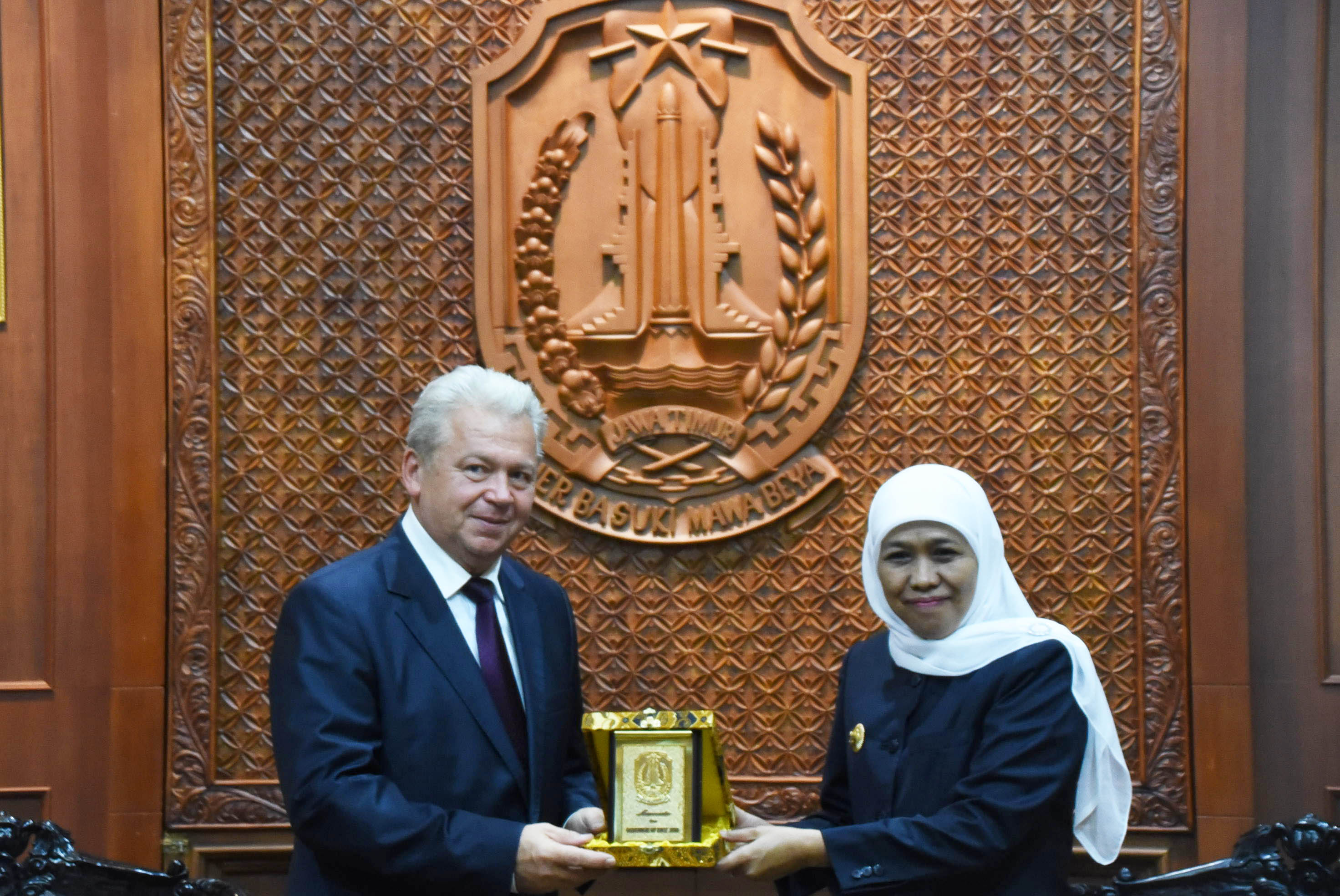 Gubernur Jawa Timur bersama Dubes Belarus H. E. Valery Kolesnik di Gedung Negara Grahadi. (Foto: Istimewa)