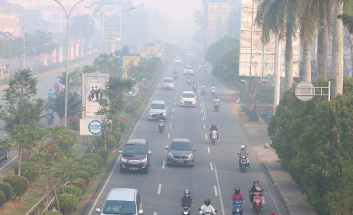 Jarak pandang makin pendek di Kota Pontianak, Kalbar, akibat kabut asap. (Foto:Antara)