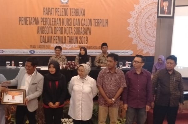 Rapat pleno terbuka Anggota DPRD Surabaya terpilih periode 2019-2024 oleh KPU Surabaya. (Foto: Antara)