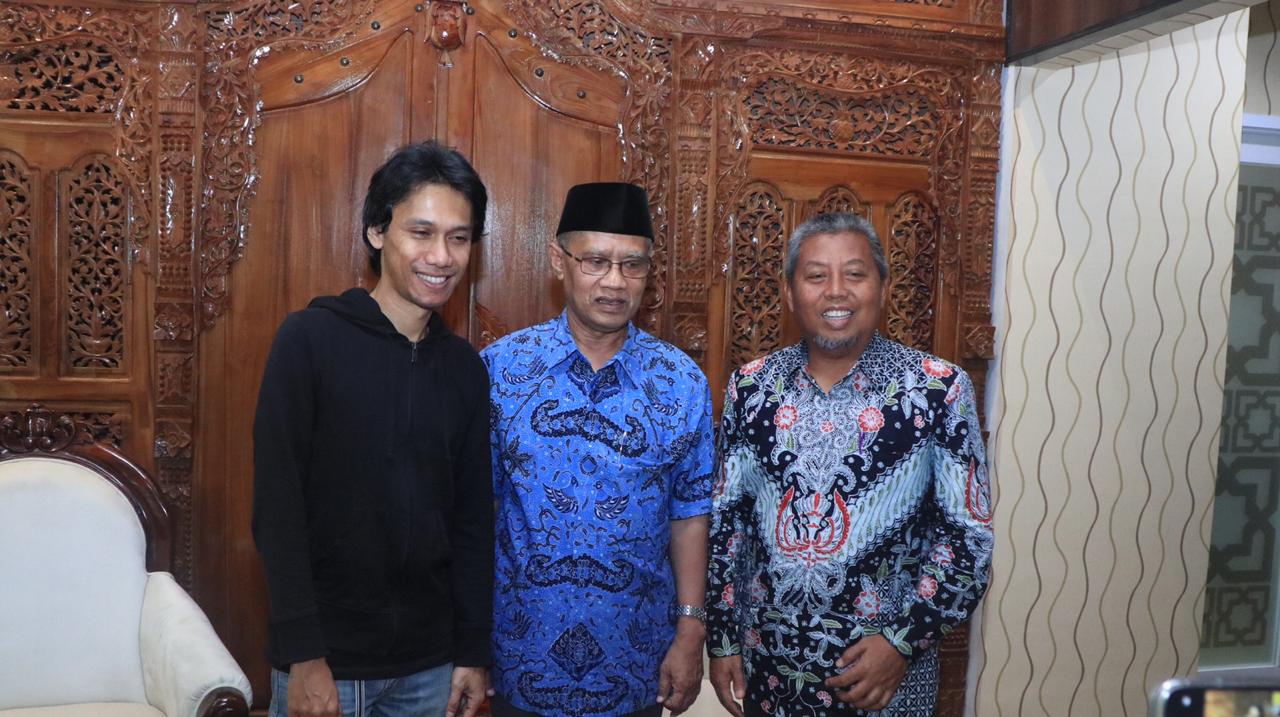 Erros Candra dan Ketua Umum PP Muhammadiyah, Haedar Nashir. (Foto: md for ngopibareng.id)