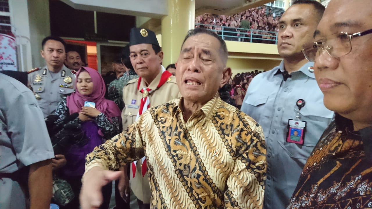 Menteri Pertahanan Ryamizard Ryacudu saat berada di UPN, Surabaya. (Foto: Faiq/ngopibareng.id)