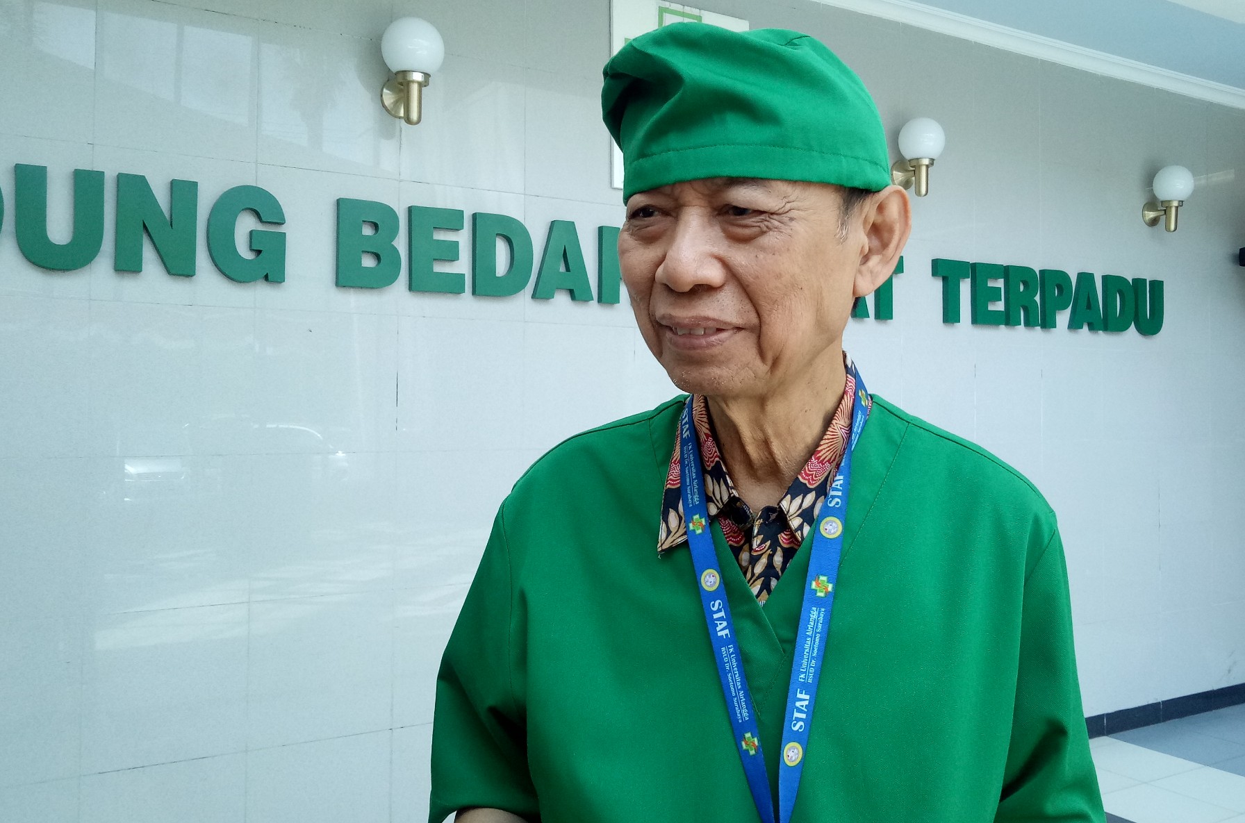 Ketua Tim Pusat Pelayanan Bayi Kembar Siam dr. Agus Harianto saat ditemui di GBPT RSUD Dr. Soetomo Surabaya (Foto: Pita/ngopibareng.id)
