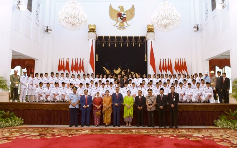 Pasukan Pengibar Bendera Pusaka (Paskibraka) dikukuhkan Presiden Jokowi di Istana Negara, Jakarta, pada Kamis 15 Agustus 2018. (Foto: BPMI Setpres/Muchlis Jr) 