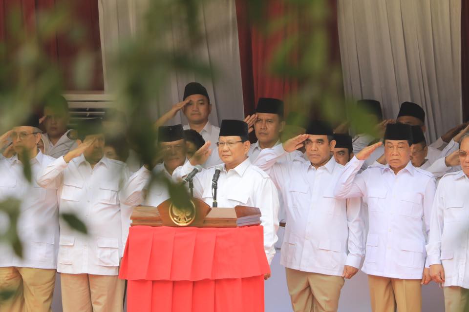 Prabowo Subianto saat menjadi inspektur upacara HUT RI di Kantor DPP Partai Gerindra, Sabtu, 17 Agustus 2019. (Foto: Facebook)