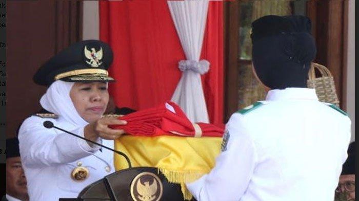 Gubernur Jawa Timur Khofifah Indar Parawansa, pada peringatan HUT ke-74 Kemerdekaan RI di Grahadi, Surabaya. (Foto: ist/ngopibareng.id)