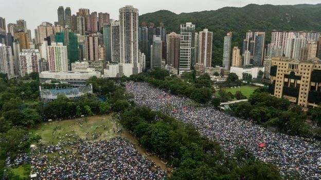 Aksi demonstrasi di Hong Kong ini telah memasuki pekan ke-10. (Foto: bbc)
