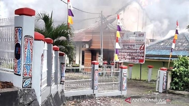 Gedung DPRD Papua dibakar massa. (Foto: Dok/Antara)