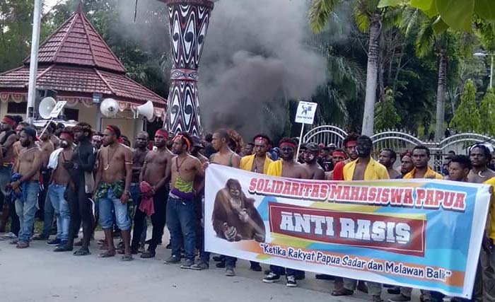 Mahasiswa Papua gelar aksi tolak rasisme di Manokwari, Senain. (Foto:Antara)