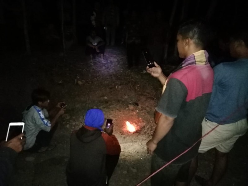 Fenomena semburan api di Dukuh Banyuurip Desa Kebonagung Kecamatan Tanon, Sragen.