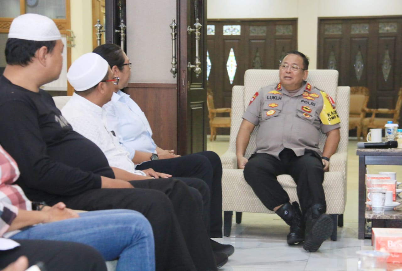 Kapolda Jatim, Irjen Luki Hermawan saat menemui organisasi masyarakat Surabaya di Mapolda Jatim, Selasa 20 Agustus 2019. (Foto: Istimewa)