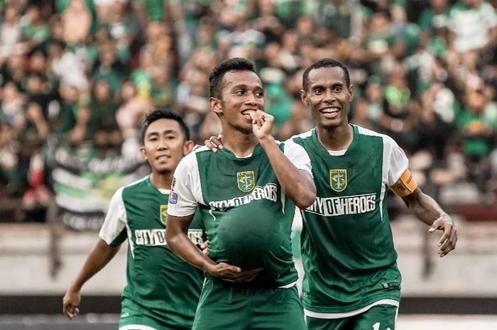 Winger Persebaya, Irfan Jaya sukses cetak dua gol ke gawang Badak Lampung. (Foto: Haris/ngopibareng.id)