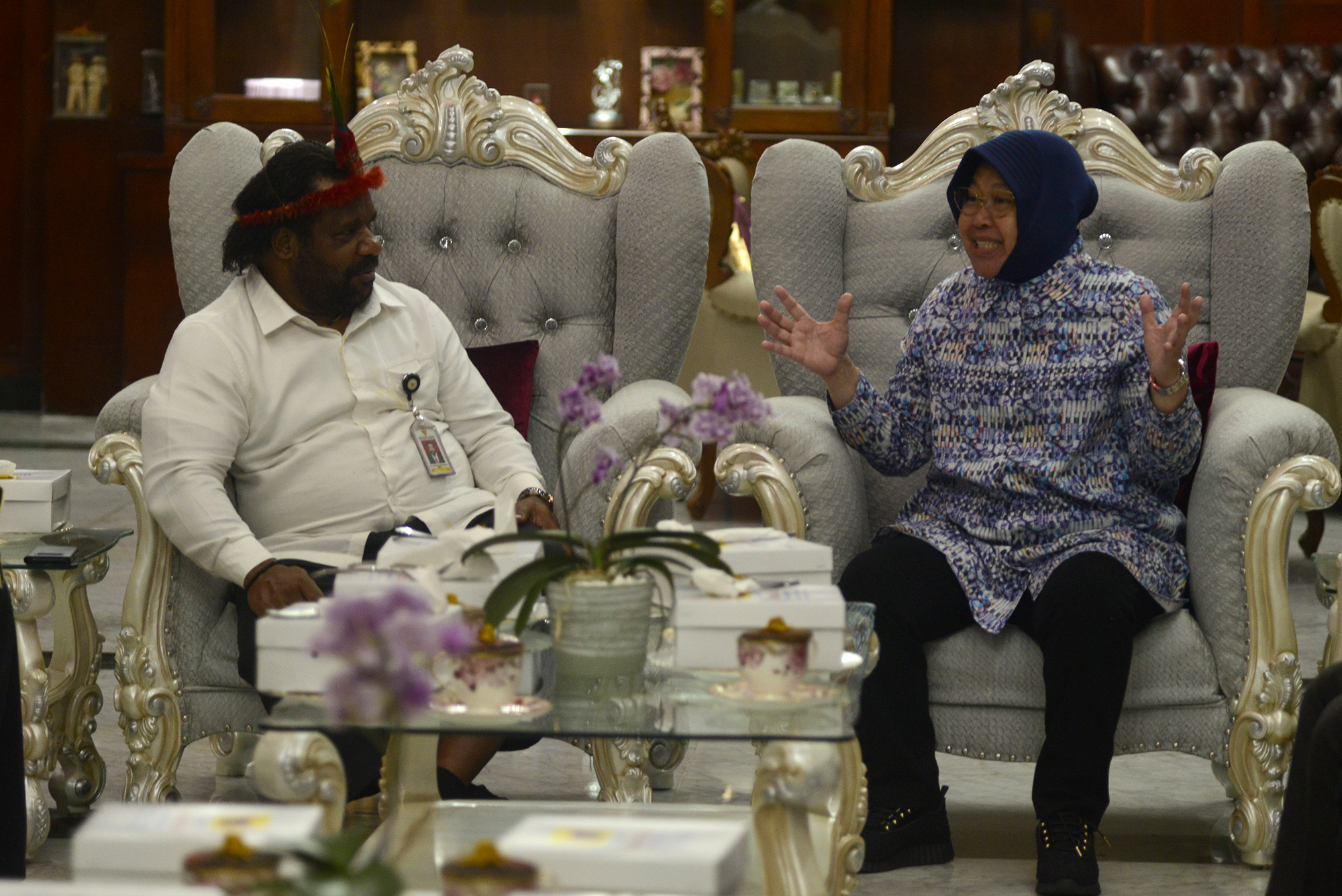 Risma saat bertemu Staf Khusus Presiden di Rumah Dinas Wali Kota Surabaya. (Foto: Alief/ngopibareng.id)