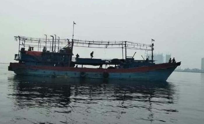 Kondisi kapal ikan KM MIna Sejati yang dibajak 3 ABKnya di perairan Aru, Maluku, sejak akhir pekan lalu. (Foto:Teras Maluku)